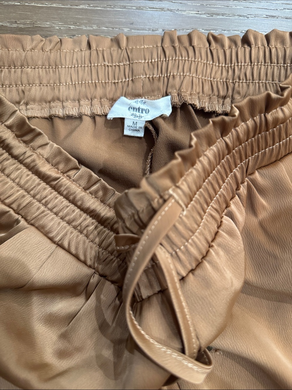Entro Camel Satin Jogger Pants Size M Elastic Waist Pull-On - Picture 3 of 5